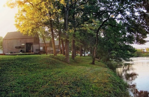 Caplinger Mills Cottage | Riverfront Getaway: Fire Pit, Cozy Loft (Cabin 2)
