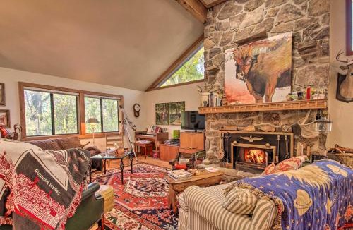 Mammoth Spring House | Riverfront Getaway with Treehouse, Fire Pit and Deck!