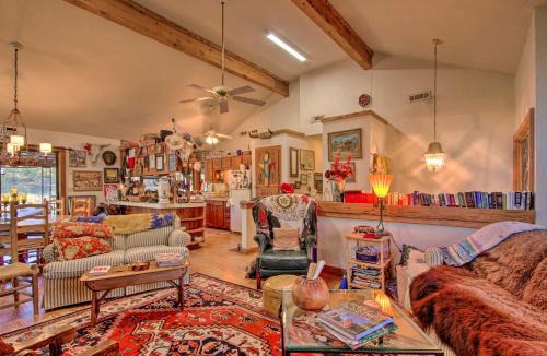 Mammoth Spring House | Riverfront Getaway with Treehouse, Fire Pit and Deck!