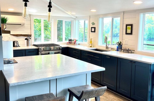 Berryville House | Riverfront Getaway w/Breathtaking Views!
