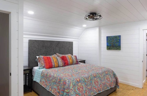 Townsend Cabin | Riverfront getaway, Walking distance to Awesome!