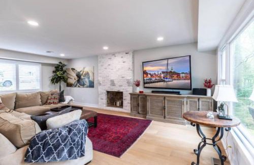 Crownsville House | Riverfront Hangar