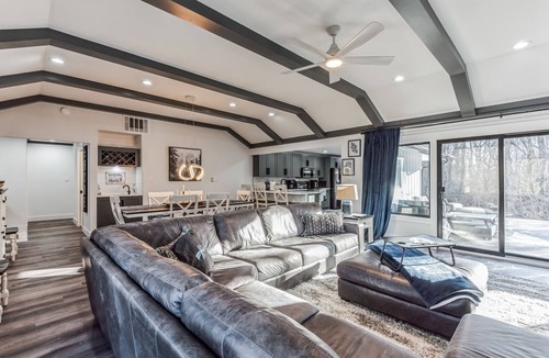 Niles House | Riverfront Haven: Hot Tub, Fire Place 5 Beds Near ND