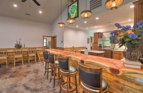 Lone Rock House | Riverfront 'Heaven on the White' w/Covered Patio!