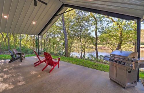Lone Rock House | Riverfront 'Heaven on the White' w/Covered Patio!