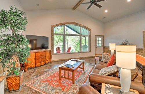 Lone Rock House | Riverfront 'Heaven on the White' w/Covered Patio!