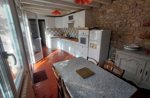 Souppes-sur-Loing House | Riverfront house 1h20 from Paris by Transilien train