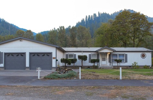 Westfir House | Riverfront Home