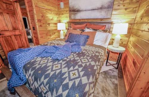 Paris House | Riverfront Hot Tub, Fireplace, Firepit, & Kayaks