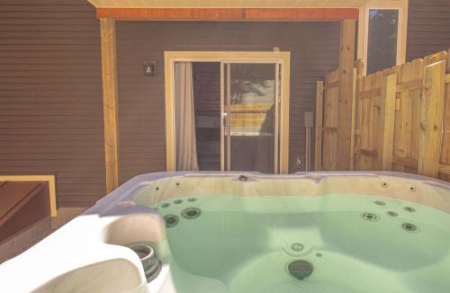 Paris House | Riverfront Hot Tub, Fireplace, Firepit, & Kayaks