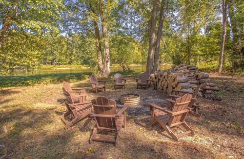 Paris House | Riverfront Hot Tub, Fireplace, Firepit, & Kayaks