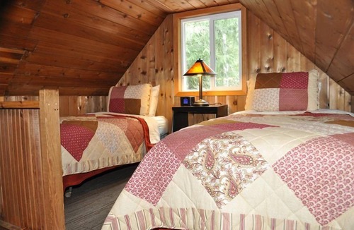 Greenwater Cabin | Riverfront- Hot Tub