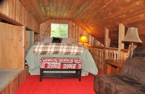 Greenwater Cabin | Riverfront- Hot Tub