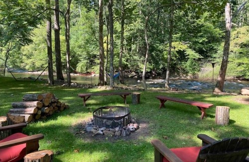 Damascus House | Riverfront House in Damascus VA