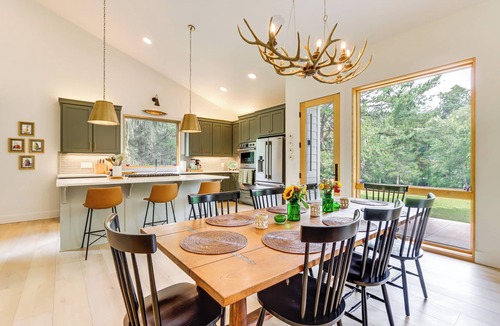 Huntsville Cabin | Riverfront Huntsville Cabin w/Views & Kayaks!