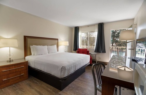 Roseburg Hotel | Riverfront Inn Roseburg