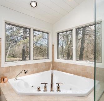 Hager City House | Riverfront Inn