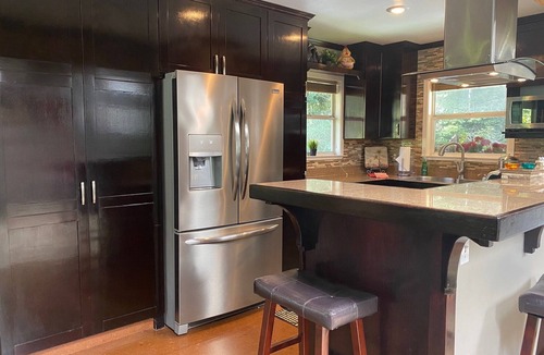 Guerneville House | RIVERFRONT, KAYAKS, DOCK, YARD, VIEW, HOT TUB, POOL TABLE, BBQ, 5 STAR