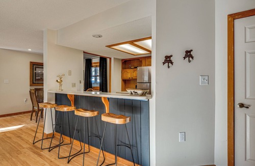 Lincoln Condo | Riverfront Lincoln Condo w/Patio + Pool Access!