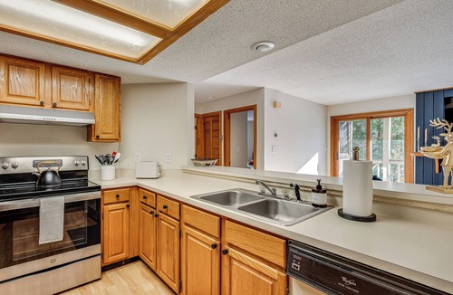 Lincoln Condo | Riverfront Lincoln Condo w/Patio + Pool Access!