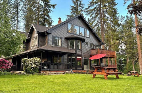 Trout Lake Cabin | Riverfront Lodge - Ideal for small and large groups with room to spread out