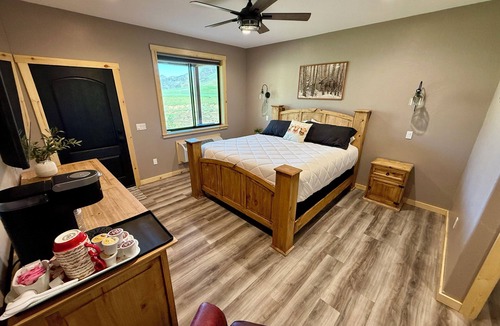 White Bird Bed & Breakfast | Riverfront Lodge in White Bird, ID – 1BR w/Panoramic Views & Breakfast Unit 3