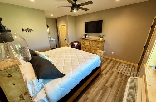 White Bird Bed & Breakfast | Riverfront Lodge in White Bird, ID – 1BR w/Panoramic Views & Breakfast Unit 3