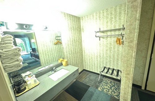 Burkesville Hotel | Riverfront Lodge