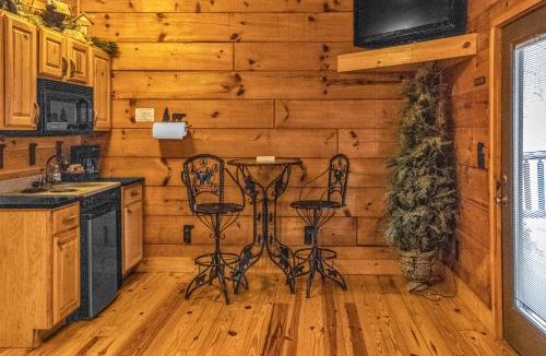 Tellico Plains Cabin | Riverfront Lodge