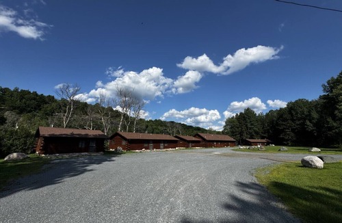 Crystal Falls Cabin | Riverfront Loft #6 Crystal Falls