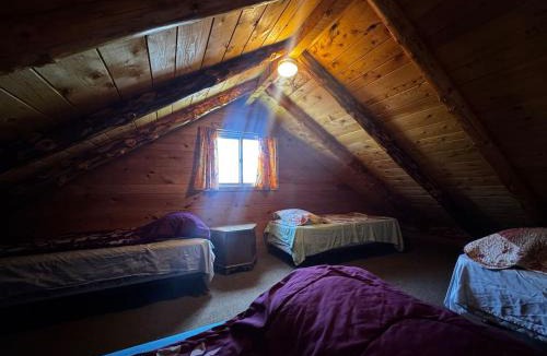 Crystal Falls House | Riverfront Loft 7