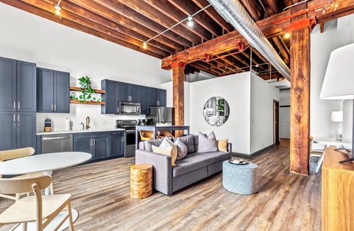 Downtown St. Louis Apartment | Riverfront Loft - Arch Views - Onsite Fitness Center