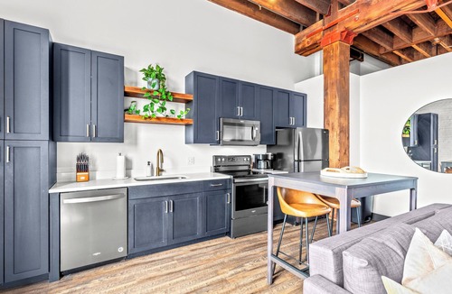 Downtown St. Louis Apartment | Riverfront Loft - Arch Views - Onsite Fitness Center
