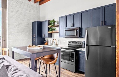 Downtown St. Louis Apartment | Riverfront Loft - Arch Views - Onsite Fitness Center