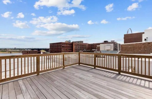Downtown St. Louis Apartment | Riverfront Loft - Private Balcony - King Bed - Arch, Conventions & Casino