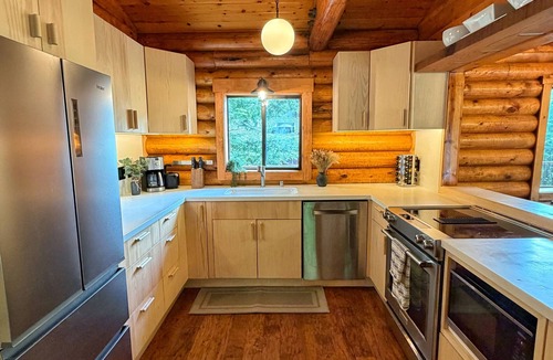 Northwood Cabin | Riverfront luxury cabin, hot tub, private dock, redwoods, ping-pong, foosball
