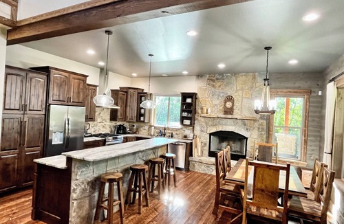 Hamilton House | Riverfront Luxury Cabin With Pond And Hot Tub