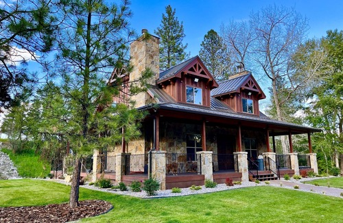 Hamilton House | Riverfront Luxury Cabin With Pond And Hot Tub