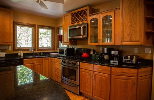 Leadsville House | Riverfront luxury in the woods - main level master bedroom
