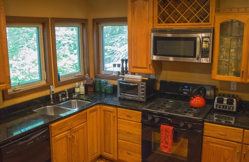 Leadsville House | Riverfront luxury in the woods - main level master bedroom
