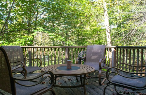 Leadsville House | Riverfront luxury in the woods - main level master bedroom