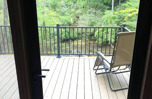 Union Mills Cabin | Riverfront Luxury Retreat in 75-Acre Forest. Hike, Kayak, and Soak
