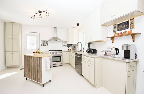 Bolingbrook House | Riverfront Luxury w/Fire Pit & Chef's Kitchen
