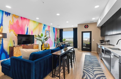 North Capitol House | Riverfront Luxury - Walk to Downtown Broadway, Private Patio