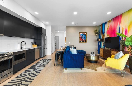 North Capitol House | Riverfront Luxury - Walk to Downtown Broadway, Private Patio