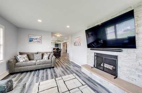 McHenry House | Riverfront McHenry Retreat w/Dock & Kayaks