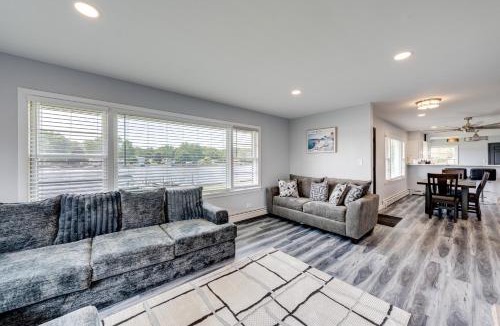 McHenry House | Riverfront McHenry Retreat w/Dock & Kayaks