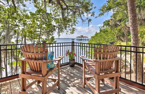 Tropic Apartment | Riverfront Merritt Island Bungalow w/Dock & Deck