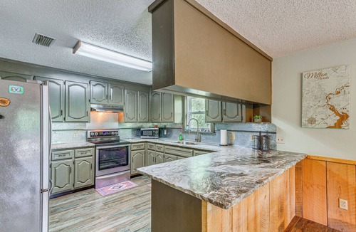 Milton Cabin | Riverfront Milton Cabin w/Boat Ramp & Dock!