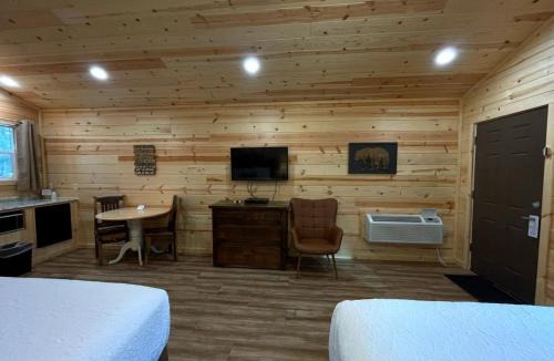 Thompson Falls Hotel | Riverfront Motel & Cabins